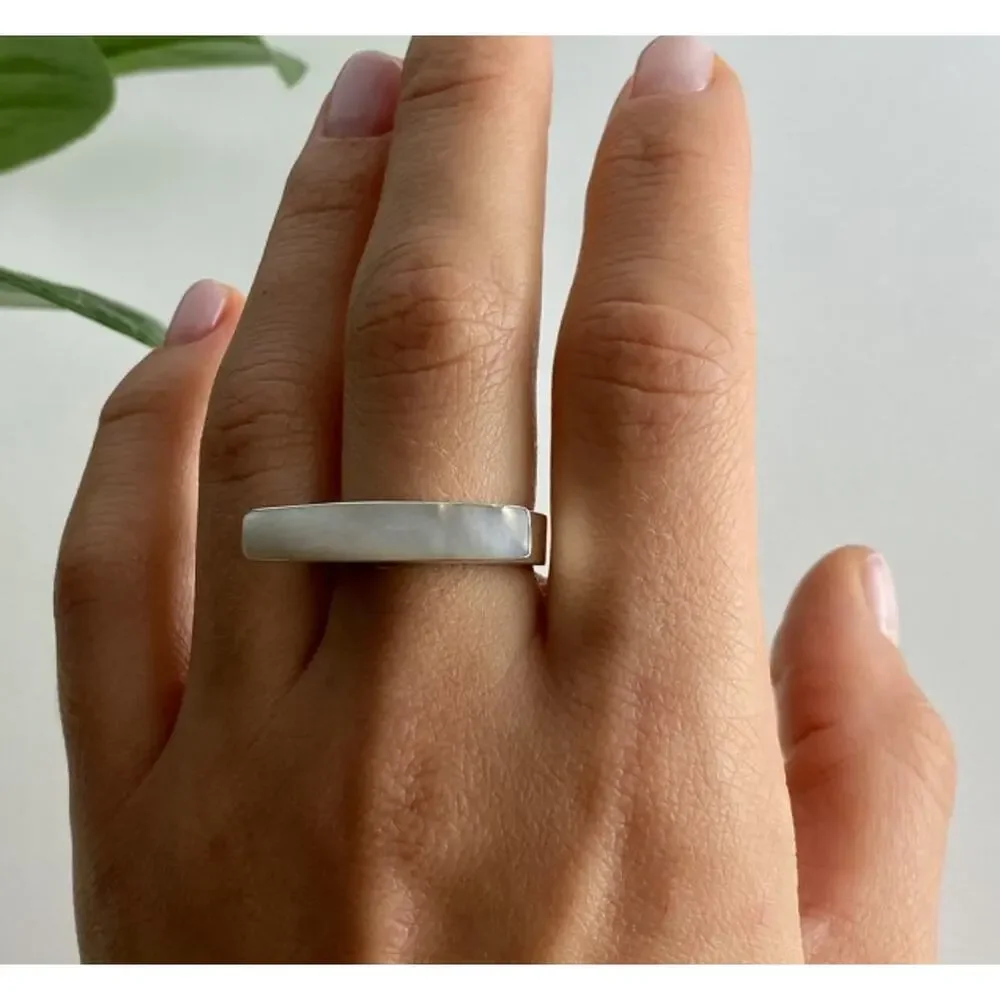 925 Sterling Silver Mother OF Pearl Ring Size 8.5